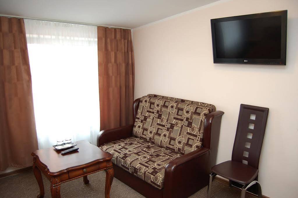 Aleksandri Hotel Tartu Esterno foto
