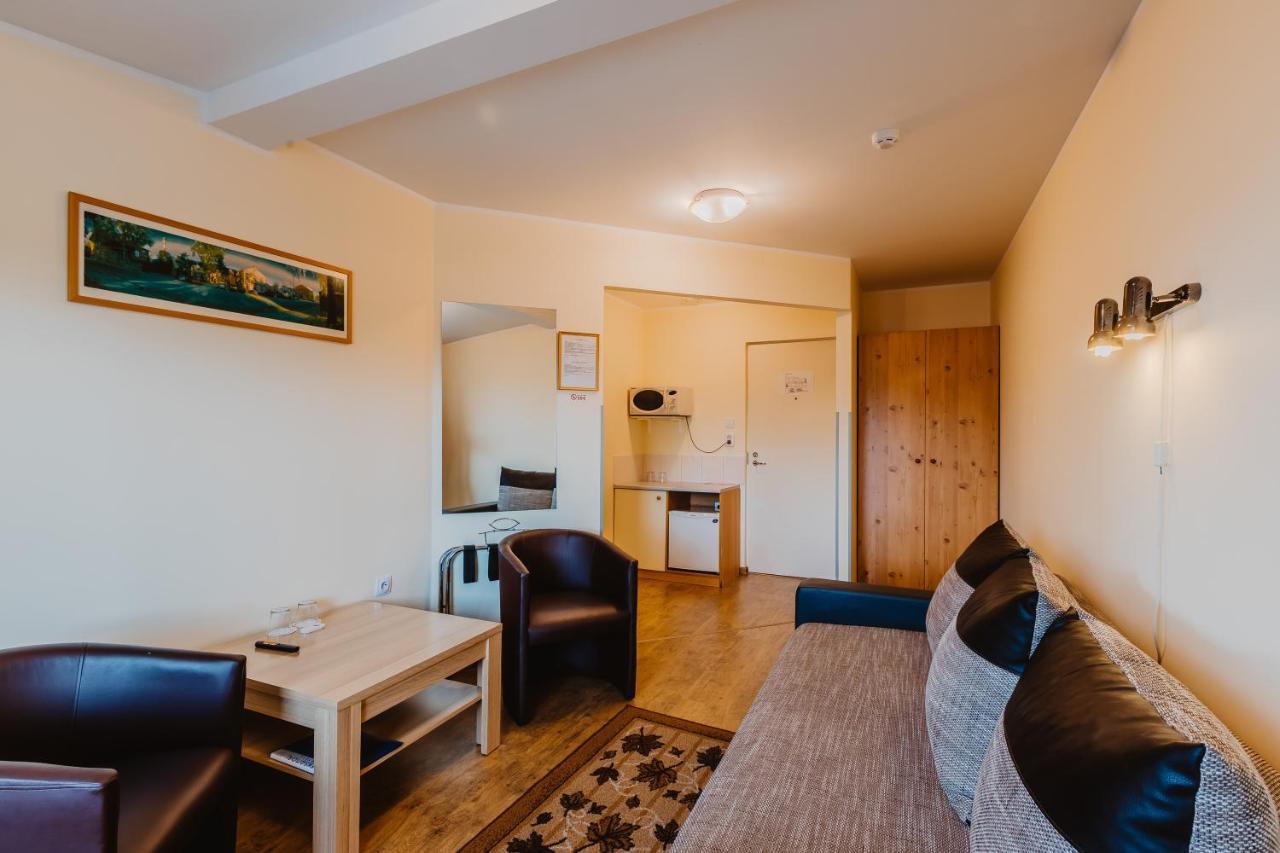 Aleksandri Hotel Tartu Esterno foto