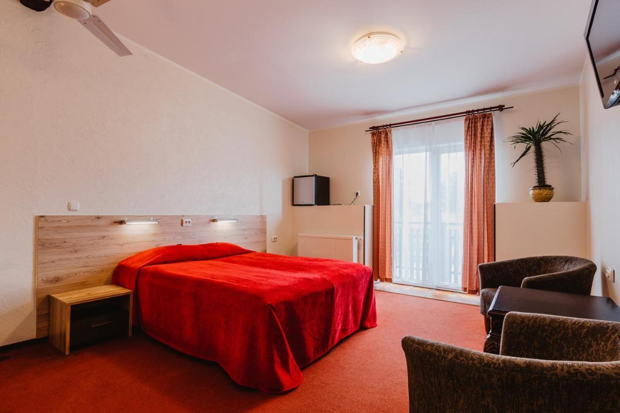 Aleksandri Hotel Tartu Esterno foto