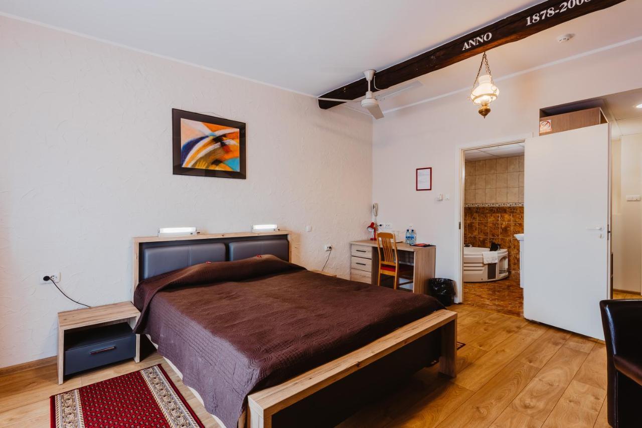 Aleksandri Hotel Tartu Esterno foto