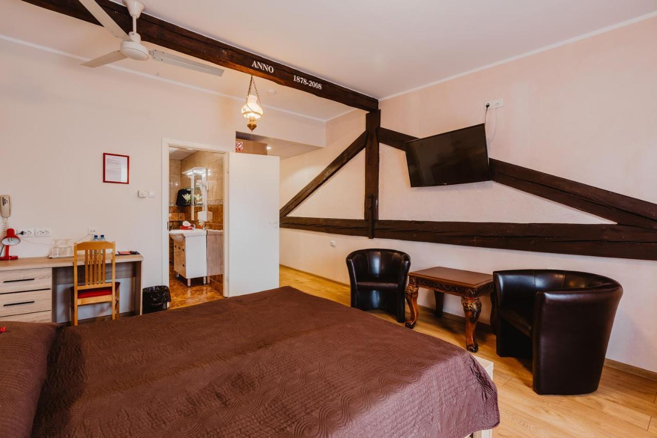 Aleksandri Hotel Tartu Esterno foto